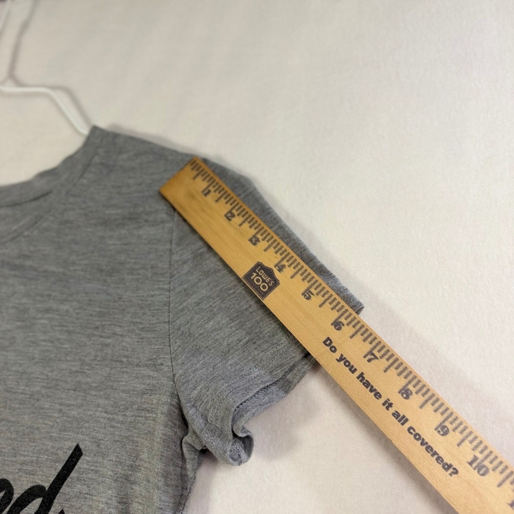 Zoe + Liv Womens Gray Graphic Tee She Believed She Could So She Did Size M - Picture 6 of 7
